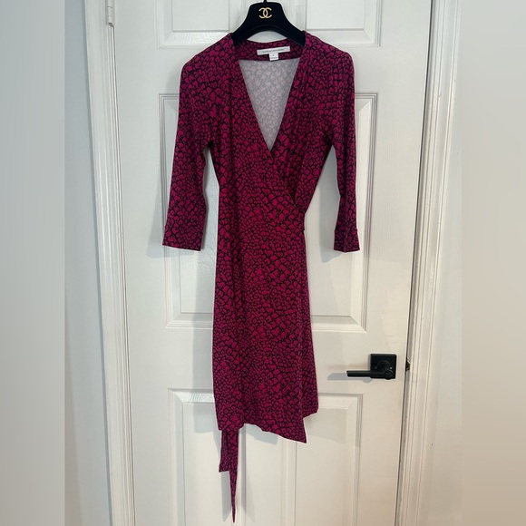DVF DIANE VON FURSTENBERG New Julian Two FUCHSIA PINK PYTHON WRAP DRESS  Sz 6 - Picture 8 of 12